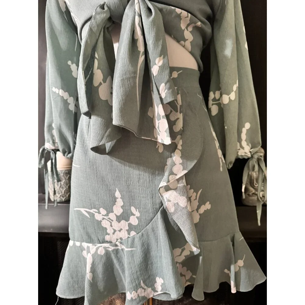 Here Comes The Sun Womens Floral Size S Tie Front Coconut Girl Mini Dress Resort - Picture 10 of 16